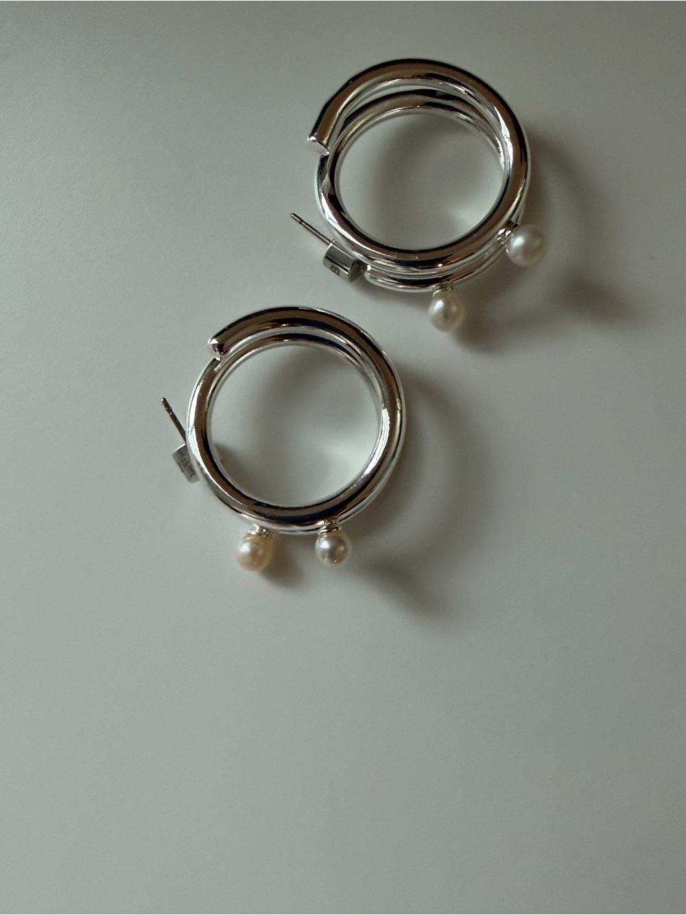 NWOT Jenny Bird Silver Hoop Earrings with Pearl Accents - Picture 3 of 9